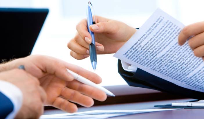 How to Review a Physician Contract: 5 Key Considerations